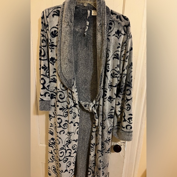 Women's Croft & Barrow Shawl Collar Long Plush faux fur Wrap Robe Size XL - Picture 4 of 6